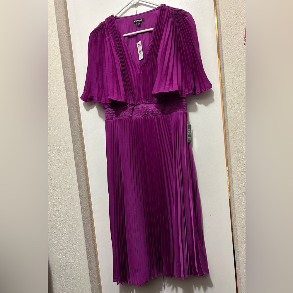 EXPRESS PLEATED MIDI DRESS SIZE M. NWT Magenta/Purple.